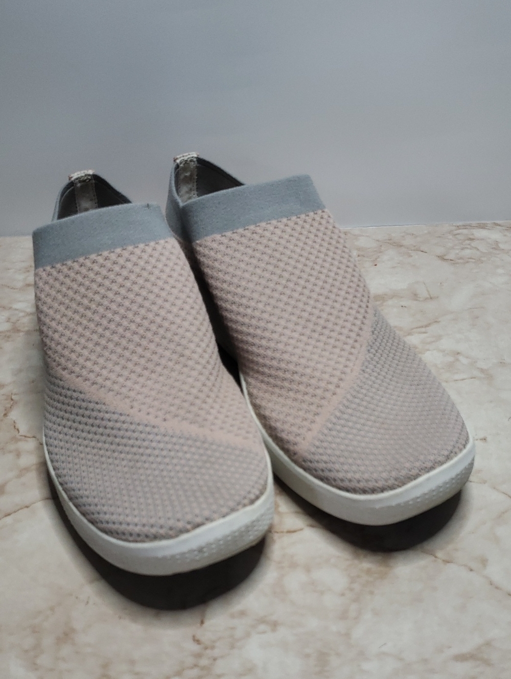 Merrell Slip-On Knit Sneakers in Light Pink and Gray - Women Size 9